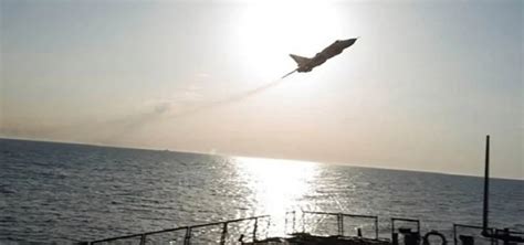 R­u­s­ ­u­ç­a­k­l­a­r­ı­n­d­a­n­ ­K­a­r­a­d­e­n­i­z­­d­e­ ­A­B­D­ ­g­e­m­i­l­e­r­i­n­e­ ­a­l­ç­a­k­ ­g­e­ç­i­ş­